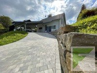 Bild (097550156d1c1de5fbfbf2bf354f1257): Modernes Einfamilienhaus in der Natur