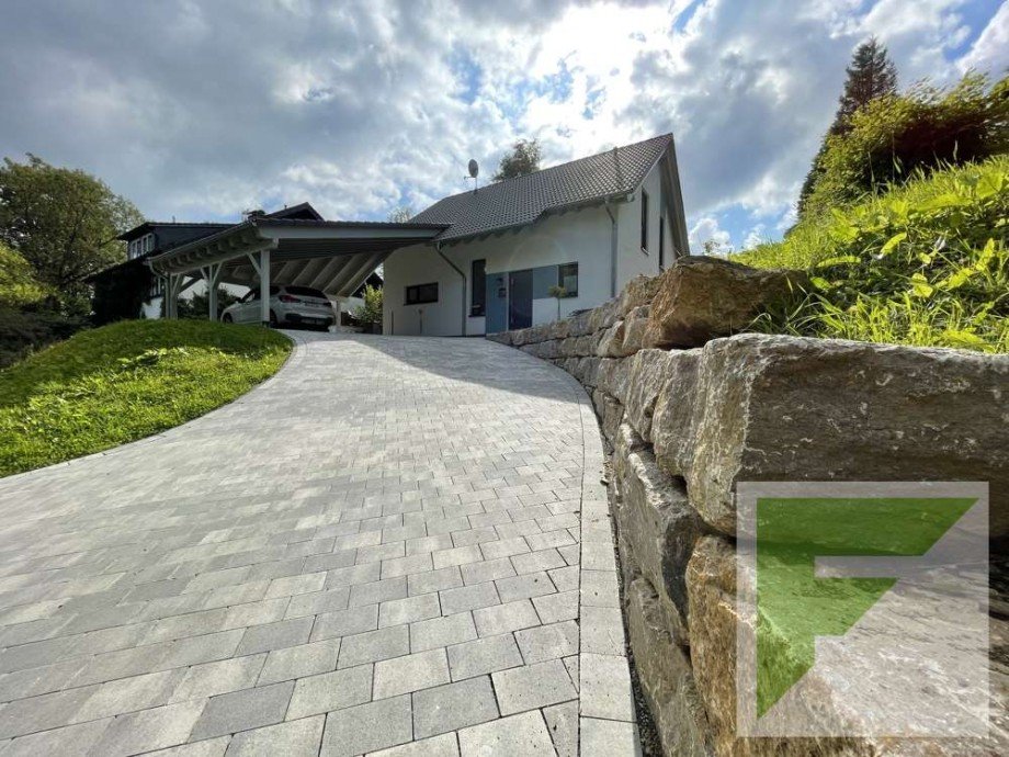 Einfahrt Einfamilienhaus Erndtebr�ck / Zinse