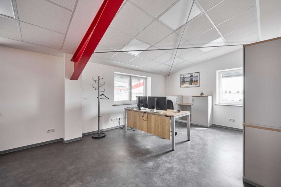 B�ro Halle / Lager / Produktion Anr�chte