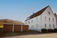 Bild (21cd9036264961cd6531b09e2d070792): Voll vermietetes MFH in Brilon-Alme - 5 Wohnungen, 4 Garagen, entwicklungsf�hig