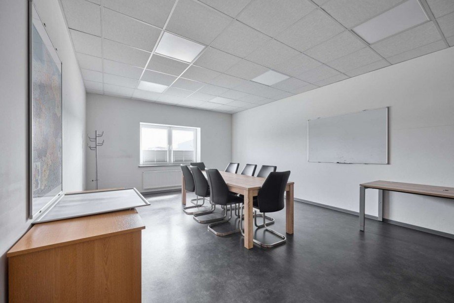 B�ro Halle / Lager / Produktion Anr�chte