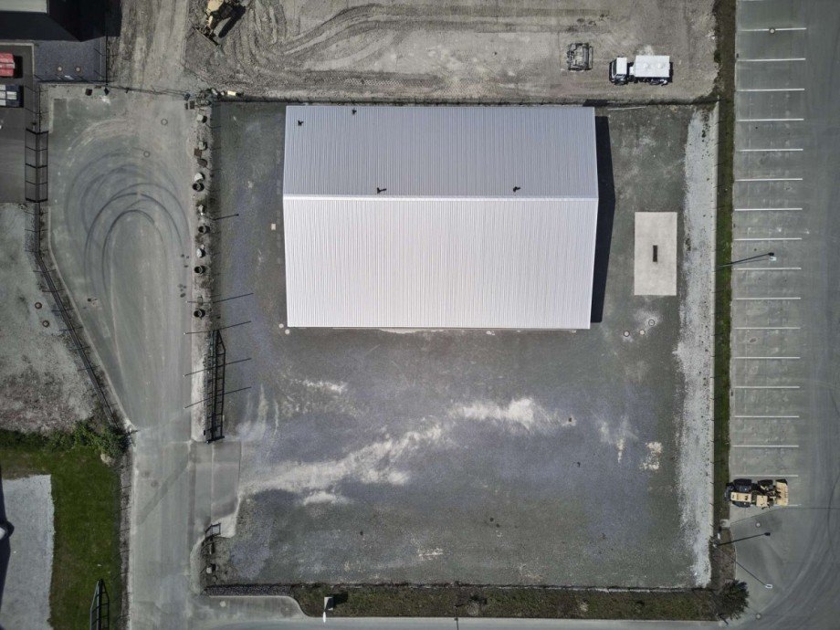 Au�enansicht Halle / Lager / Produktion Anr�chte
