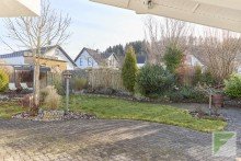 Au�enaufnahme Einfamilienhaus mit gro�z�gigem Raumkonzept und Garten in Bestwig-Ostwig