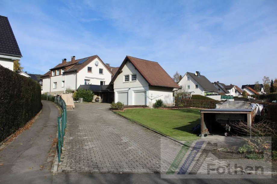 Haus, Garage, Einfahrt Mehrfamilienhaus Sundern-Hellefeld