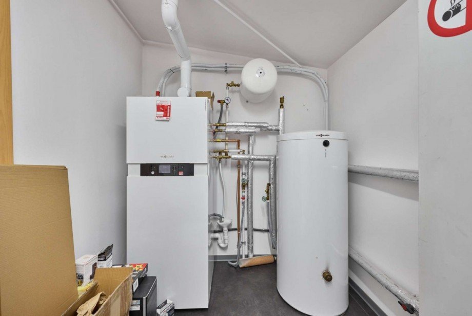 Heizungsraum Halle / Lager / Produktion Anr�chte
