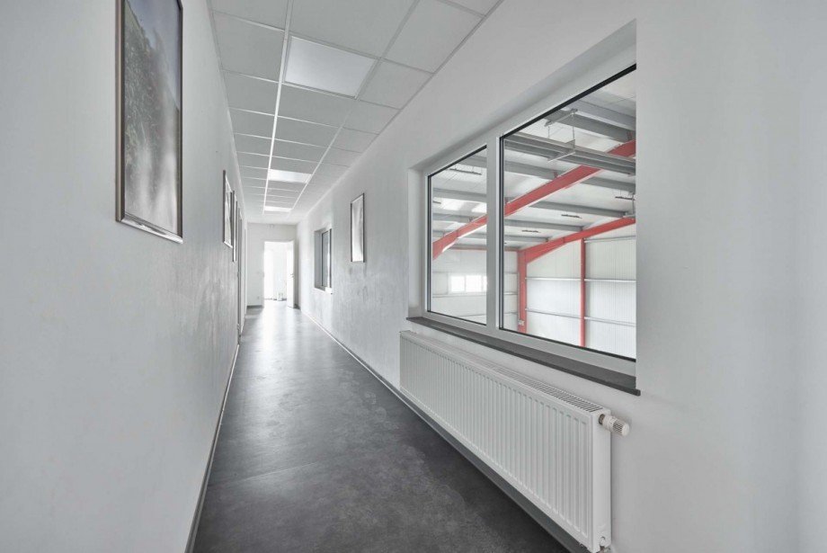 Flur Halle / Lager / Produktion Anr�chte