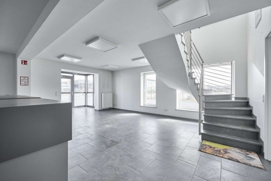 Empfangsbereich Halle / Lager / Produktion Anr�chte